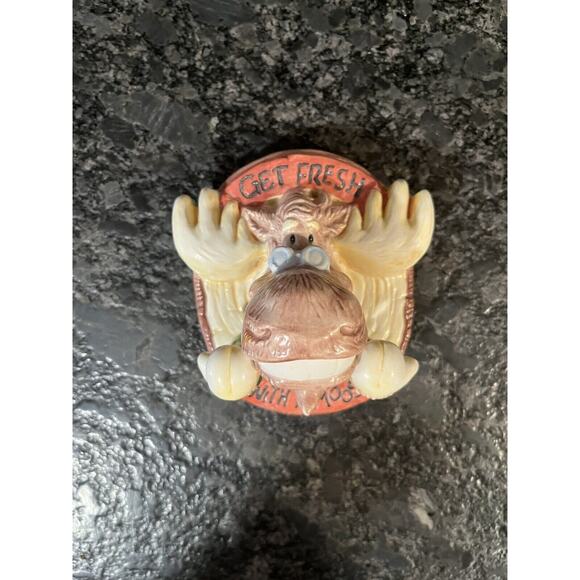 Enesco Moose Creek Crossing “Get Fresh with a Moose” 1996 Wall Toothbrush Holder - Picture 2 of 3
